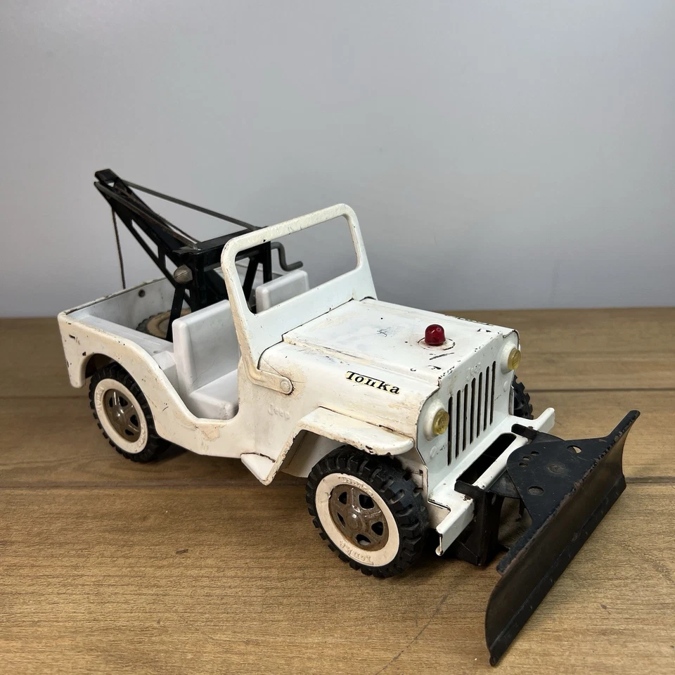 Vintage Tonka White Jeep AA Wrecker Snowplow Tow Hook - Image 1 of 4