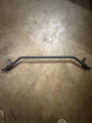 Soporte de puntal delantero Perrin negro para Subaru 2008-2021 Subaru WRX y 2008-2021 STI Foto 1 de 4