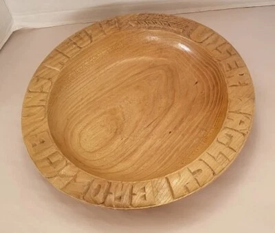 Tigela de sopa de madeira feita à mão com "Give Us Our Daily Bread" por Jowei Rhoen Alemanha - Imagem 1 de 4