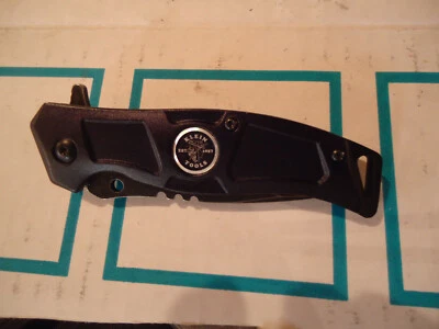 Navaja de bolsillo Klein Tools 44228R con mango negro usada  Foto 1 de 4