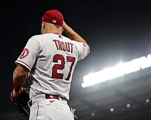 Mike Trout On Deck Los Angeles Angels 8x10 MLB Photo - Picture 1 of 1