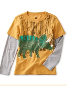 TEA COLLECTION Triceratop Lagenlook Grafik T-Shirt - Senf - Neu mit Etikett Jungen 14 - Bild 1 von 1