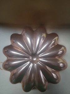 Vintage 6 1/2 inch Copper Tone Round Gelatin Mold with Scallop Sides - Picture 1 of 7