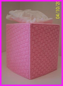 CUBIERTA DE CAJA DE PAÑUELOS DE PLÁSTICO HECHA A MANO PARA GUARDERÍA ROSA - Imagen 1 de 1