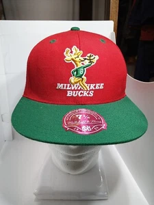 BERRETTO DA BASKET NBA MILWAUKEE BUCKS. MILWAUKEE BUCKS CAPPELLO DA BASEBALL SNAPBACK SNAP.CAP101 - Foto 1 di 18