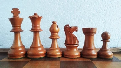Ancien jeu d'échecs Chavet taille 5, France, 1960-70, buis vernis + échiquier - Photo 1/4