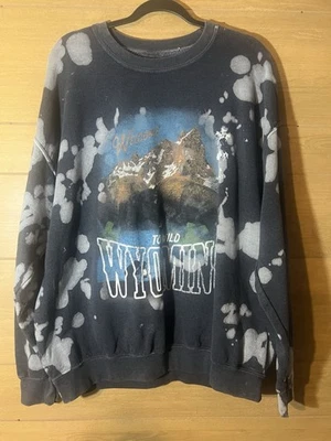 Sudadera PacSun Wyoming Gris Blanqueado Crew Para Hombre Gráfico Grande Foto 1 de 4