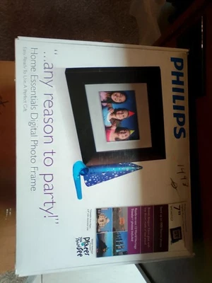 Philips Home Essentials Digital LCD Picture  Frame 7”Black Frame SPF3007D/G7  - Image 1 of 2