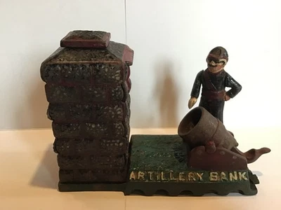Salvadanaio in ghisa Artillery Bank. Lungo 21 cm., alto 15 cm. e profondo 8 cm. - Immagine 1 di 4
