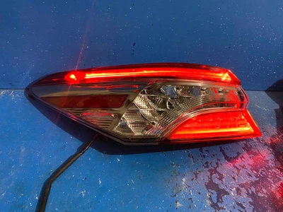 Luz trasera LED 18 19 Toyota Camry nueva OEM derecha 81560-06850 chip izquierdo N150 Foto 1 de 4