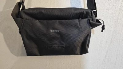 Bellroy Lite Sling Mini 4L azul marinho - Imagem 1 de 4