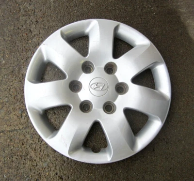 16" 2007 08 09 10 Hyundai Entourage 7 spoke Hubcap Wheel Cover - Image 1 of 2