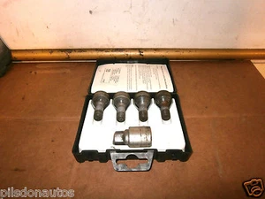 FIAT IDEA 2006 X4 ALEACIÓN RUEDA BLOQUEO TUERCA PERNOS CON 1 LLAVE Y ESTUCHE - Imagen 1 de 1