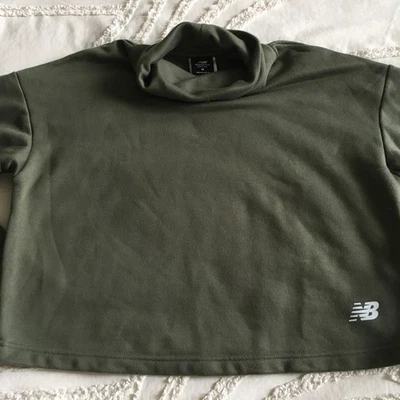 New Balance Crop Sweatshirt Women M Long Sleeve High Neck Graphic Logo Green - Image 1 of 4