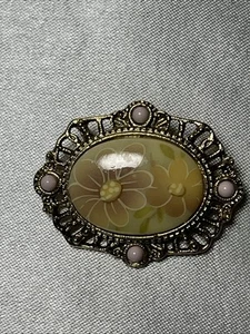Vintage 1928 Jewelry Co. Brooch Pin Gold Tone Pink Daisy Floral Granny Core - Picture 1 of 7