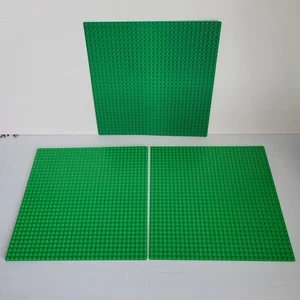 Lego Green 10 Inch Square Thin Baseplates 3811 Lot of 3, 2 Shades of Green - Picture 1 of 18
