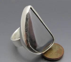 DISEÑO MADURO - ANILLO DE HEMATITA GRANDE - HECHO A MANO - ÚNICO DE ORFEBRERÍA PROPIA - Imagen 1 de 8