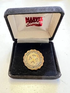 SPILLA ARGENTO STERLING VINTAGE 1994 MARVEL PLANET STUDIOS X-MEN XAVIERS INSTITUTE - Foto 1 di 1