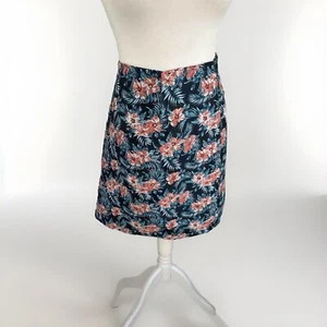 Ladies Size UK18 Skirt Short Floral Embroidered Type Material Lined Side Zip - Picture 1 of 5