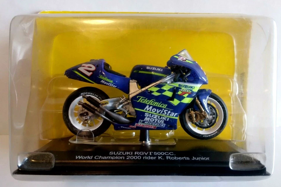 Italeri 1:22 Scale SUZUKI RGV I 500CC WORLD CHAMPION 2000 Rider K. Roberts - Image 1 of 1
