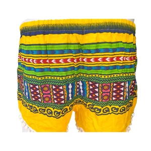 Pantalones Cortos Unisex Tailandia Estilo Informal AMARILLO Mezcla Verde con Pom Pom - Imagen 1 de 5