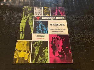 1967-1968 Chicago Bulls vs. Philadelphia 76ers programa de baloncesto WILT C - Imagen 1 de 2