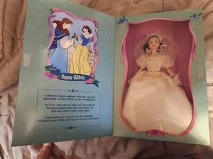 WALT DISNEY SNOW WHITE DOLL WEDDING 3RD IN SERIES COLLECTORS NIB Barbie # 18958 - Picture 1 of 2