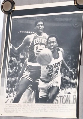 Moses Malone & Robert Parish 1981 AP Wire Laserphoto  Original 8 x 10 NBA - Image 1 of 3