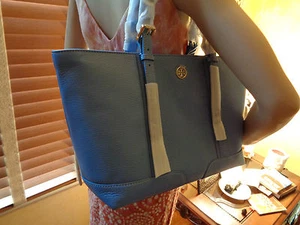 NEU MIT ETIKETT TORY BURCH LANDON Schnalle KIESELSTEINE Leder BEUTELTASCHE mittelblau Dämmerung Staubbeutel $ 495 - Bild 1 von 7