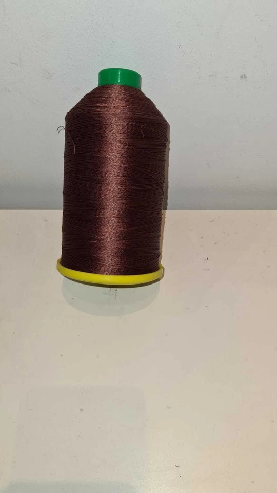 NUEVO Hilo de Coser Cuero Tapicería Nylon Adherido Carretes Encerados Gran Calidad    Foto 1 de 1