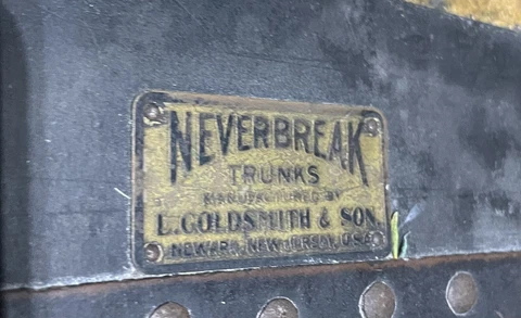 Vintage trunk. Neverbreak. Manufactured By L.Goldsmith Cover