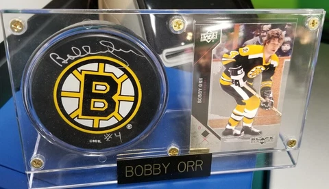 Bobby Orr SIGNED BOSTON BRUINS NHL INGLASCO OFFICIAL HOCKEY PUCK With COA Cover