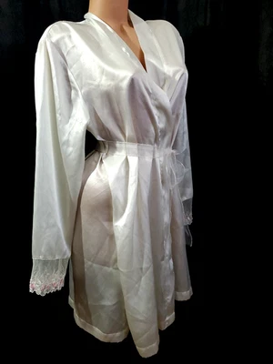 CINEMA ETOILE Kimono Robe GLOSSY WHITE SATIN Feminine Elegant Glamorous LARGE - Image 1 of 4