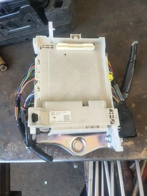 8273052K40 modulo elettronico per TOYOTA YARIS P13 HYBRID FEEL 2279666 - Immagine 1 di 4