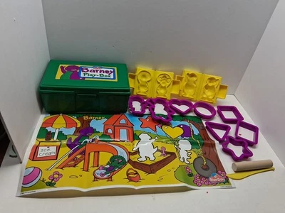 Barney Play-Box Play-Doh Caja con moldes y cortadores de formas 1993 Tonka Corp. Foto 1 de 4
