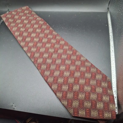 Corbata de seda Donna Karan Signature para hombre patrón geométrico rojo y dorado Foto 1 de 4