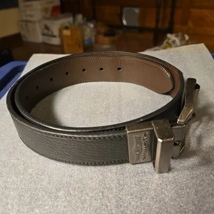 Cinturón de cuero recubierto negro Levi Strauss Signature para hombre talla 32 1,75” W usado en excelente estado  - Imagen 1 de 7