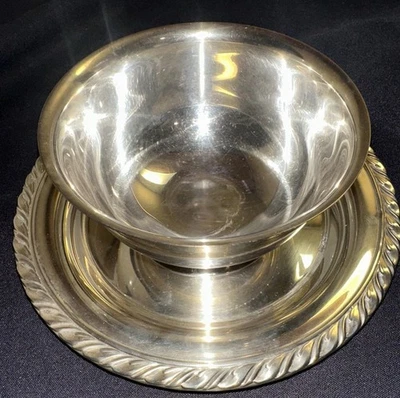 Vint WM Rogers & Son Silverplate Gravy Boat w/attached underplate/EPOC WMMTS#682 - Изображение 1 из 4