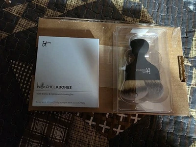 IT Cosmetics Hello Cheekbones (New) Matte Bronzer & Highlighter Contouring Duo - Image 1 of 4