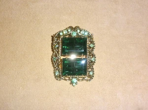 Kühne & wunderschöne 60er Jahre große smaragdgrüne Fensterscheibe Strass Pin von Tara - Bild 1 von 6