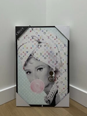 Audrey Hepburn Breakfast At Tiffany’s Louis Vuitton Bubblegum Gucci • Oliver Gal Foto 1 de 4