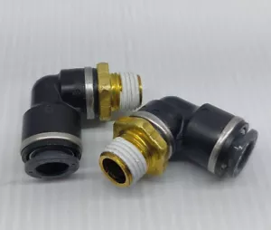 (2 confezioni) Midland 690606SC 90° tubo gomito maschio 3/8"" OD a 3/8""-18 maschio NPT, PUNTOT - Foto 1 di 5