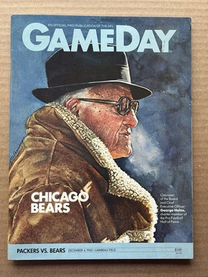 12/4/1983 Chicago Bear @ Green Bay Packers Official Program & Newspaper Articles - Image 1 of 4