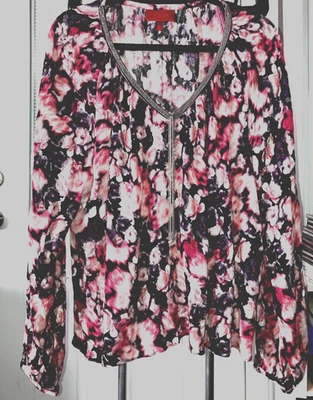 NWOT  XL  - 2X JENNIFER LOPEZ  RAYON FLORAL PRINT SILVER CHAIN NECKLINE TOP M480 - Image 1 of 4