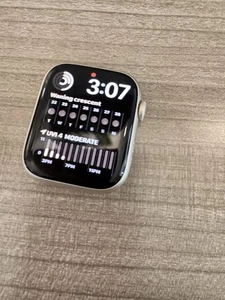 Apple Watch Series 9 45 MM Starlight Aluminum GPS with charger and 2 bands - Picture 1 of 11