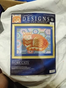 NOS Designs for the Needle 5604 Spiro on Amish Hexagons Ivory Cats Lesley Ivory - Bild 1 von 6