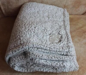 MANTA POLAR BEIGE SOPORTE PASE TEMPORADA LAKERS USADA EN EXCELENTE ESTADO DHA424 - Imagen 1 de 3