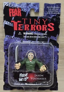 Figura de acción Mezco Cinema of Fear Tiny Terror Jason Voorhees Friday The 13th - Imagen 1 de 2