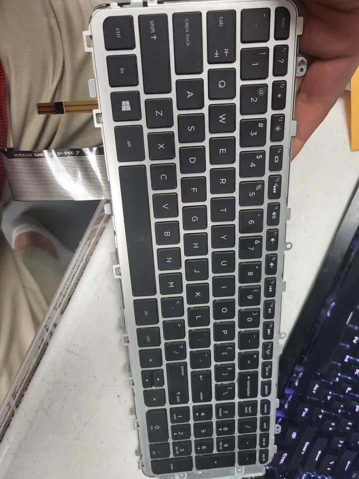 Teclado retroiluminado HP Envy 17-J 17T-J M7-J con marco de soporte plateado 720245-001 Foto 1 de 3