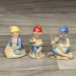 Wade Whimsies Pixies Set Of 3 Lucky Fairy Folk Leprechauns Gnomes 1.5" Vtg - Picture 1 of 10